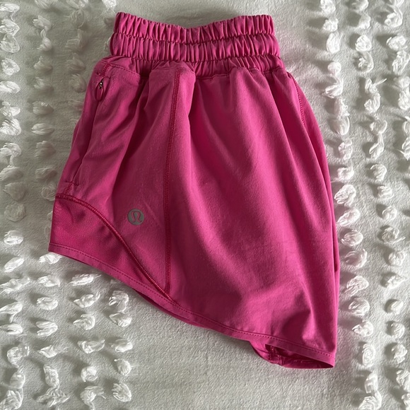 lululemon sonic pink hotty hots 2.5” - Picture 5 of 5